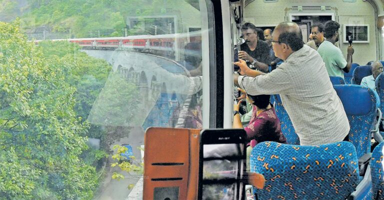 guruvayur-madurai-express-vistadome-coach-journey-11.jpg