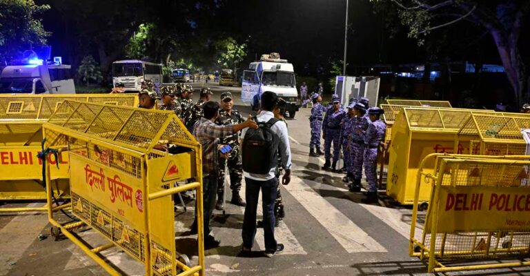 jantar-mantar-road-night.jpg