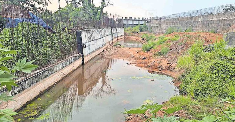 kasaragod-highway-delays-2.jpg
