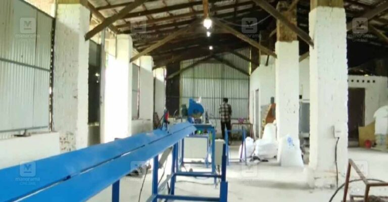 kollam-mayyanad-plastic-factory-protest.jpg