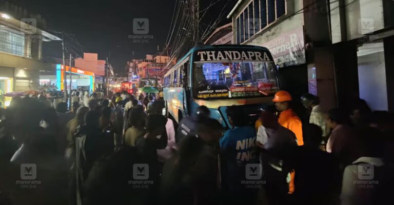 kottayam-accident-general-hospital-bus.jpg