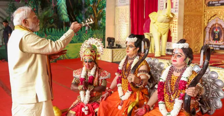 narendra-modi-vijayadasami-aarti.jpg