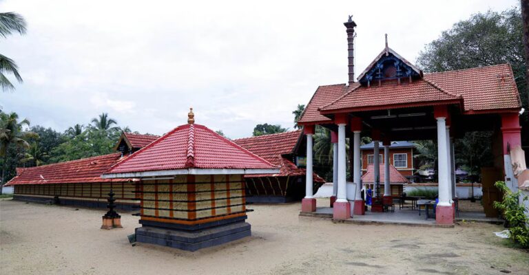north-Paravur-Mookambika-Temple.jpg