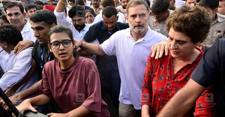 rahul-priyanka-protest.jpg