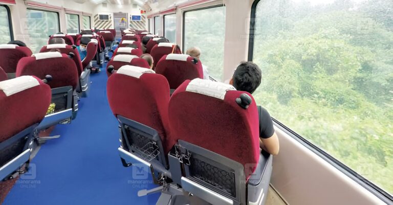 train-vistadome-coach-1.jpg