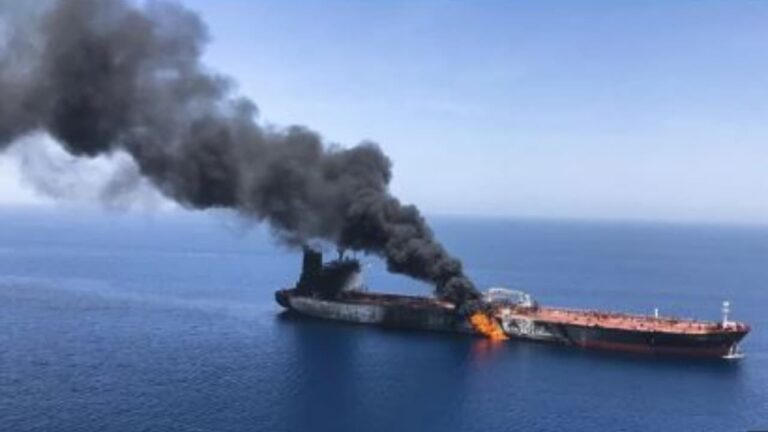 w-1280h-720format-jpgimgid-01ky1axkdyc2vr4rqqhp0a4419imgname-oil-tanker-attacked-in-strait-of-ho.jpeg