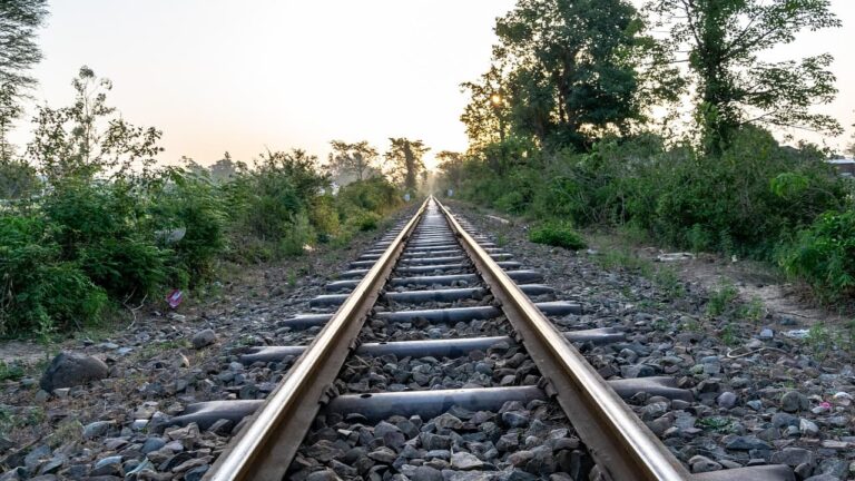 w-1280h-720format-jpgimgid-01m4peky28zfcz2g745sh9sag4imgname-pixabay-railway-railroad-train-trac.jpeg