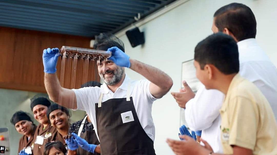 ഊട്ടിയിലെ ഫാക്ടറി സന്ദര്ശിച്ച് രാഹുല്; വനിതാ തൊഴിലാളികള്ക്കൊപ്പം ചോക്ലേറ്റുണ്ടാക്കി 1 5102e6be-wp-header-logo.png