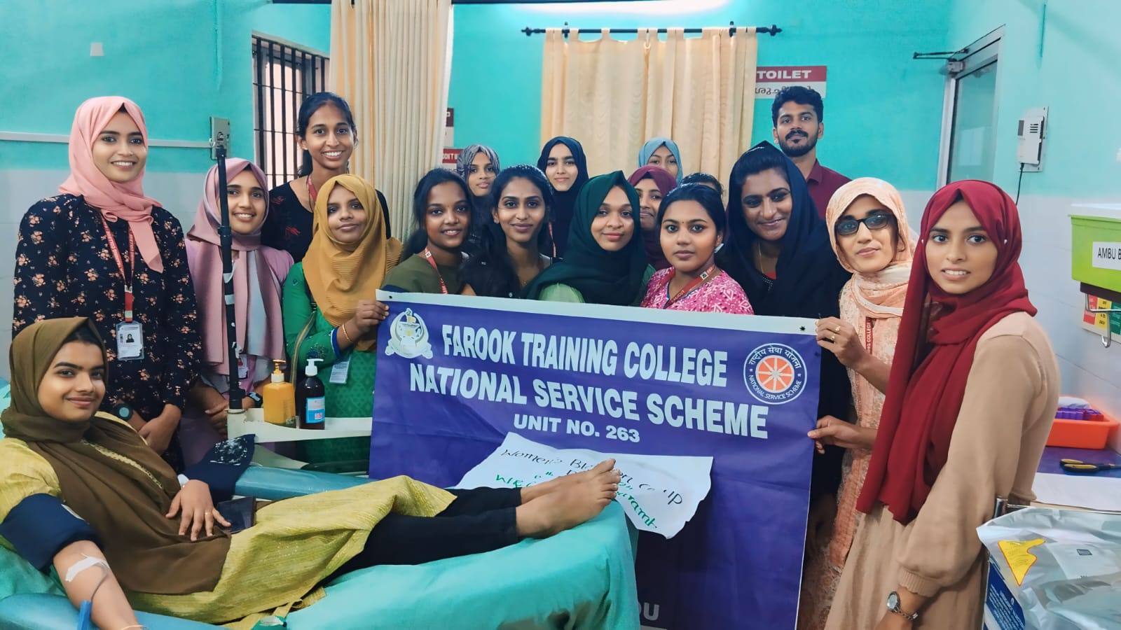 കോട്ടപ്പറമ്പ് സ്ത്രീകളുടേയും കുട്ടികളുടേയും ആശുപത്രി രക്ത ബാങ്കില് നടത്തിയ വനിതകളുടെ രക്ത ദാനക്യാമ്പില് നിന്ന്.