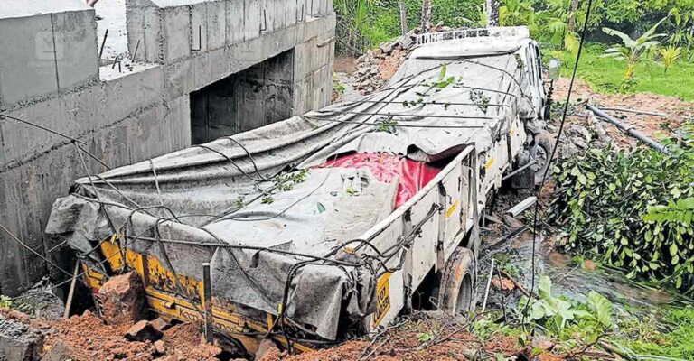 container-lorry-accident-thodupuzha.jpg